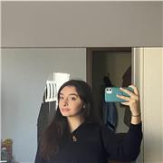 Ragazza di diciott’anni impartisce lezioni di aiuto compiti a studenti delle medie, elementari e primo biennio delle superiori